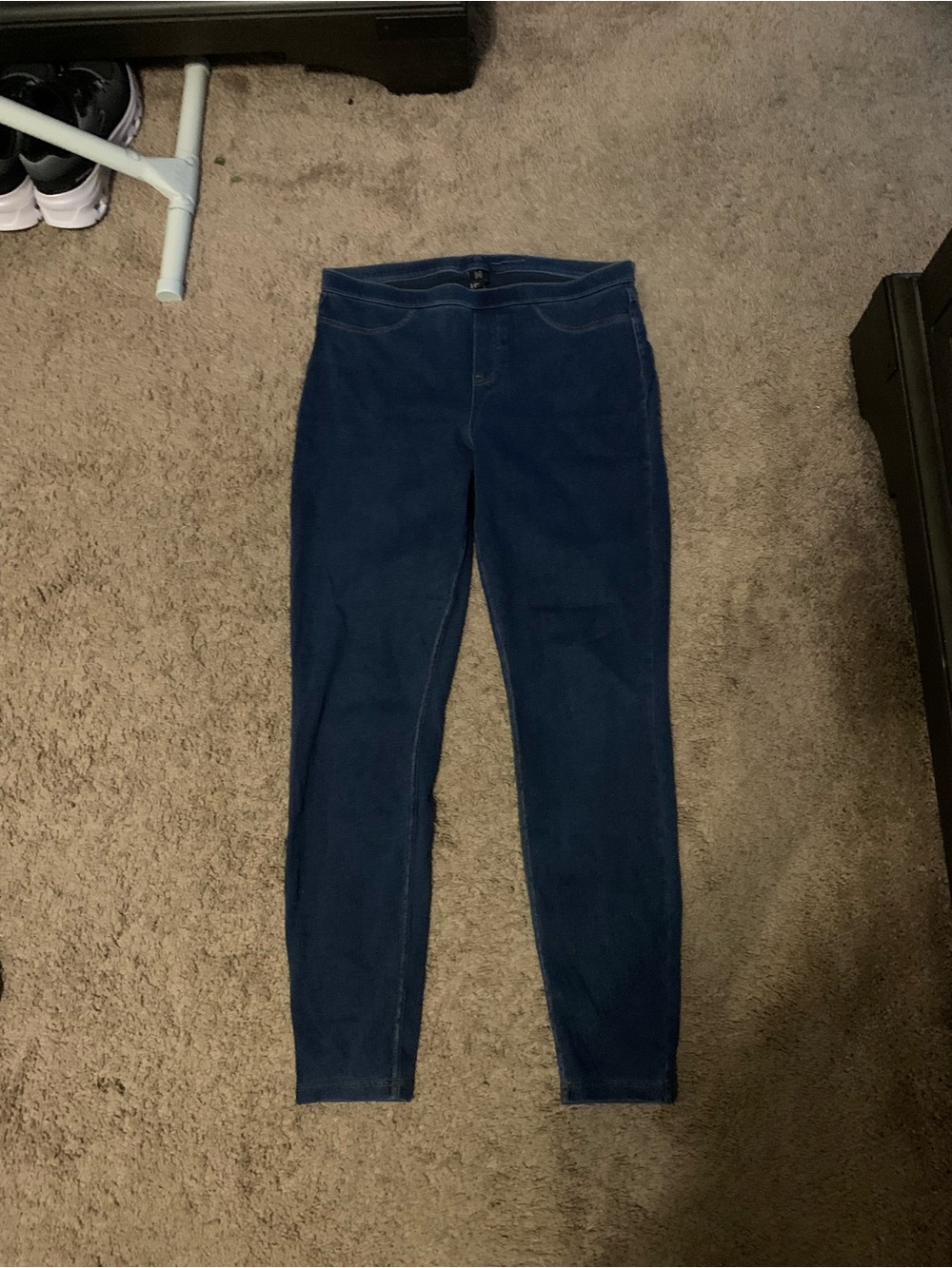 HUE Navy Pull-On Skinny Jeggings